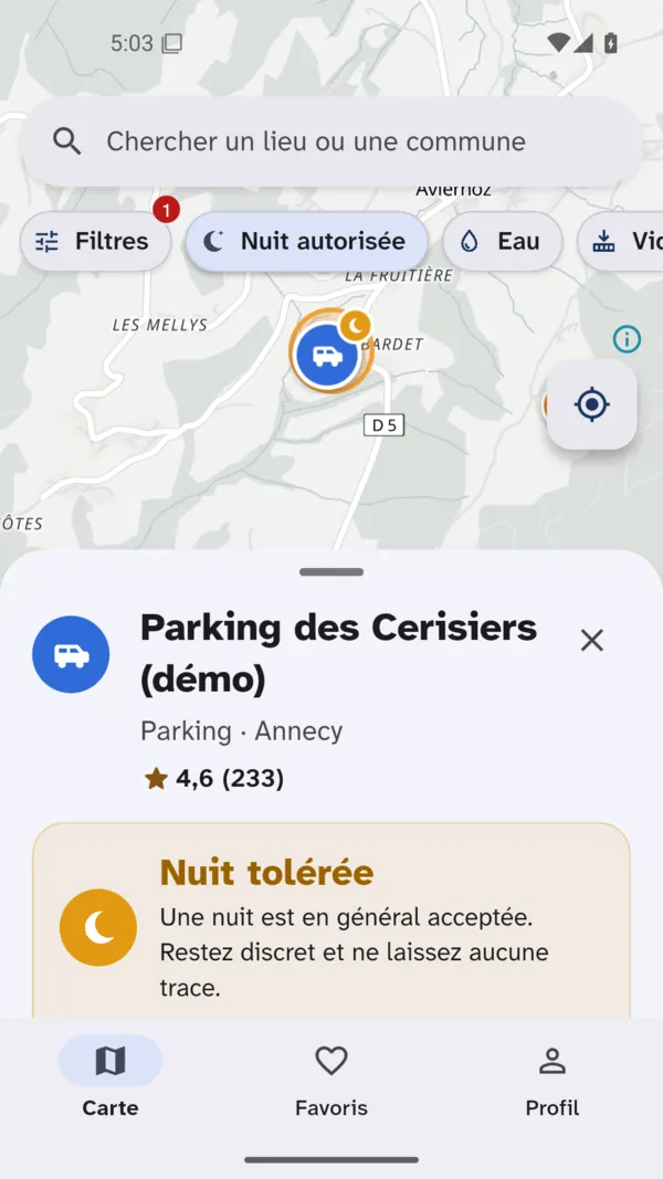 La fiche d'un parking dans l'app : nuit tolérée, note de 4,6 sur 5, boutons Itinéraire, Enregistrer et Partager.